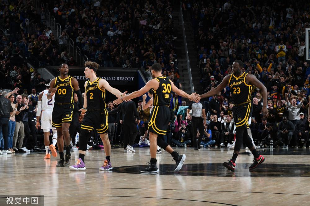 对中场的 对中场的