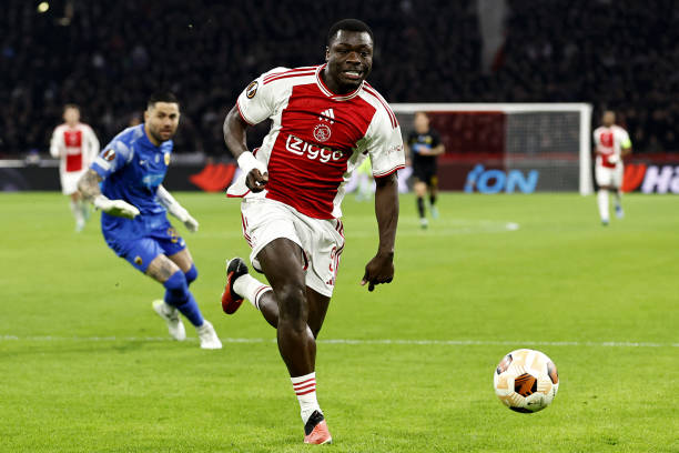 球员将在接 球员将在接